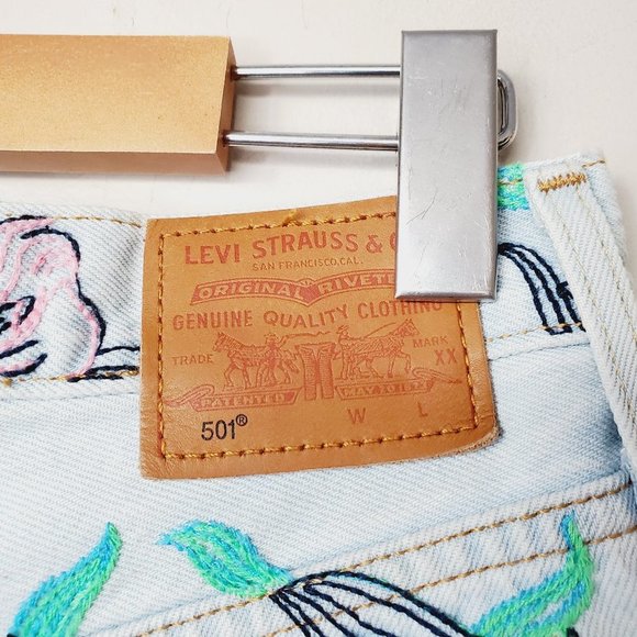 UNIQUE! LEVI'S 501 Embroidered Button Fly Cut-off Floral Denim Shorts - Picture 8 of 15